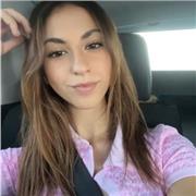 Profesora de apoyo escolar método online estudiando biotecnología